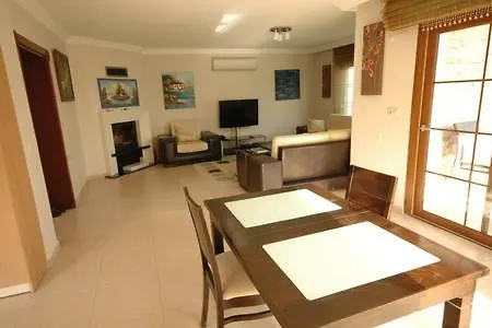 Adavillas Frezya Vilă
